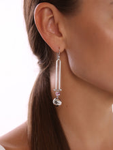 Lade das Bild in den Galerie-Viewer, Aurora Blossom Saphir-Diamant-Ohrringe, ein Unikatschmuck von Goldschmiedemeister Deniss Stepulovs – exklusiver Luxusschmuck aus der Stepulovs Goldschmiede in Hamburg