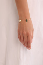 Lade das Bild in den Galerie-Viewer, Maßgeschneiderter Armreif mit Turmalin, edles Luxusaccessoire für Hamburg, STEPULOVS Jewelry