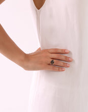 Lade das Bild in den Galerie-Viewer, Blossom Sternsaphir Ring