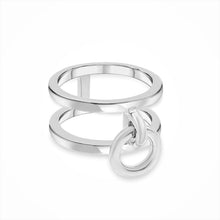 Lade das Bild in den Galerie-Viewer, Rebellion Silberring No.4 von STEPULOVS Jewelry – handgefertigter, moderner Ring aus 925er Sterling Silber, Goldschmiedekunst aus Hamburg.