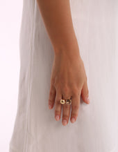 Lade das Bild in den Galerie-Viewer, Ametrin Ring von Stepulovs Jewelry – handgefertigter Unikatschmuck gefertigt in der exklusiven Goldschmiede Hamburg.