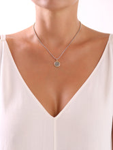 Lade das Bild in den Galerie-Viewer, Getragene STEPULOVS Logo Kette – eleganter Schmuck mit individuellem Anhänger, erhältlich im Onlineshop von STEPULOVS Jewelry.