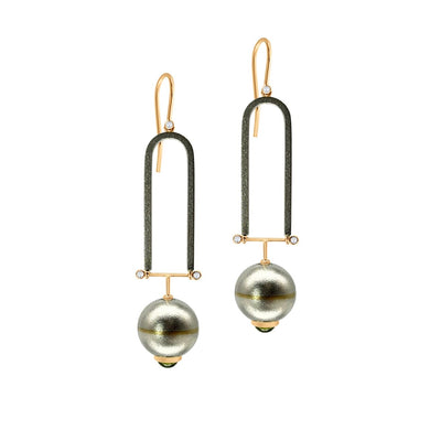 Handgefertigte Unikate, Ohrhänger aus Silber und Gelbgold mit Peridot und Diamanten von STEPULOVS Jewelry, aus Hamburg.