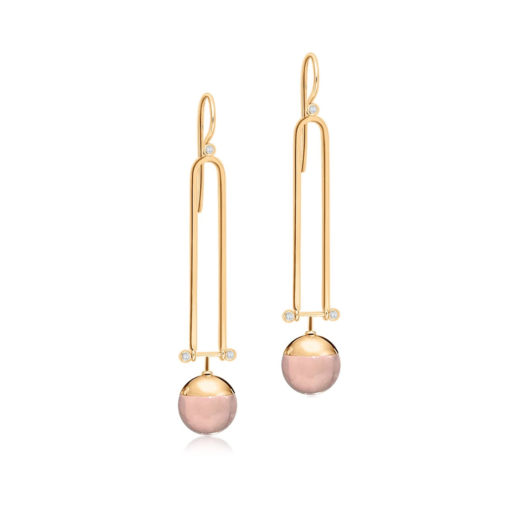Handgefertigte Aurora Rosenquarz Ohrhänger aus 18 Karat Roségold mit Diamanten, kreiert bei Stepulovs Jewelry – Goldschmied in Hamburg. Exklusiver Unikat-Schmuck, der traditionelle Handwerkskunst und moderne Eleganz vereint.