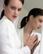 Lade das Bild in den Galerie-Viewer, Blossom Crystal Ring
