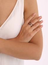 Lade das Bild in den Galerie-Viewer, Black &amp; Gold Ring No. 1 - STEPULOVS JEWELRY
