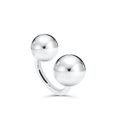 Handgefertigter Rebellion Silberring mit glänzenden Kugeln – exklusiver Unikatschmuck von STEPULOVS Jewelry Hamburg.
