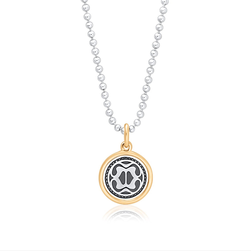 STEPULOVS Logo Kette mit exklusivem Anhänger – handgefertigt, erhältlich im Onlineshop von STEPULOVS Jewelry aus Hamburg.
